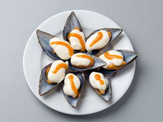 Mejillones Con Mahonesa y picante (8 Uds.)