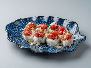 152. Uramaki tartar atún balfego (8 pzs.)