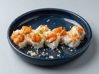 153. Uramaki tartar salmón (8 pzs.)
