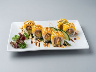 158. Salmón cheddar roll (8 pzs.)