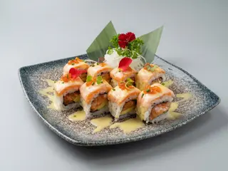 161. Crazy salmón roll (8 pzs.)