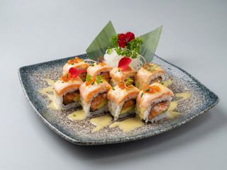 161. Crazy salmón roll (8 pzs.)