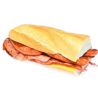 Bocata salchicha y bacon
