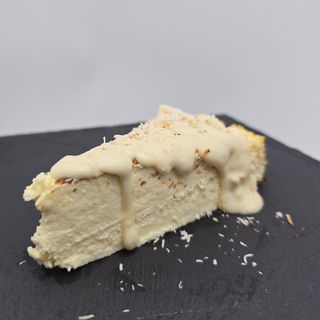 Tarta casera  de queso fundente con RAFFAELO