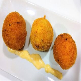 Bombas Caseras Con Salsita Picante (3 Uds.)