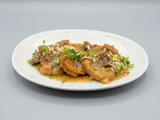 Patatas a la importancia con almendras tostadas