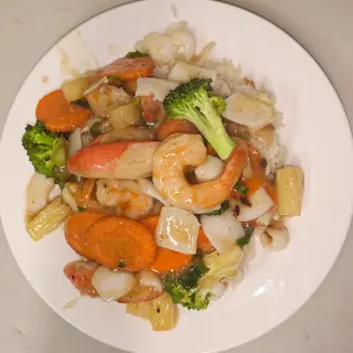 Arroz Frito De Mariscos Con Piña