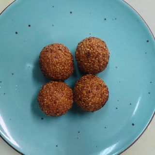 Bola de arroz glutinoso y sésamo fritos (4u)