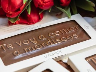 TE VOY A COMER A MORDISCOS