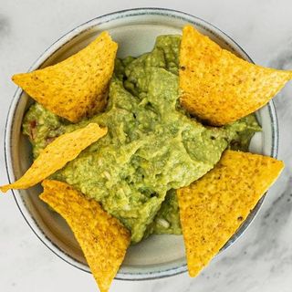 NACHOS con guacamole y pico de gallo 