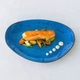 Salmón Asado A La Plancha Con Verduras Salteadas Y Papas Sin Gluten