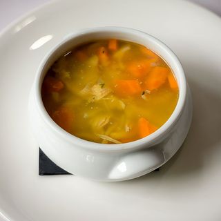 Sopa de Pollo Casera
