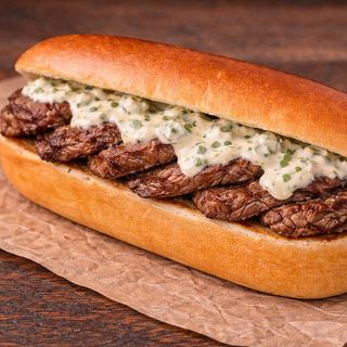 Bocadillo De Bistec Al Roquefort 