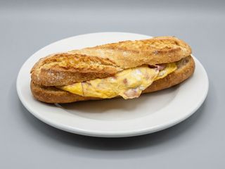 Bocadillo de Tortilla y Bull Blanco