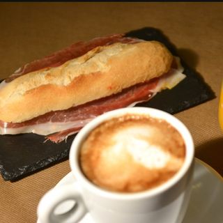 Oferta Desayuno ( jamón salado )