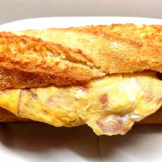 Bocadillo de Tortilla y Bull Blanco