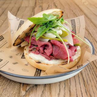 Mollete de Pastrami de Ternera Ahumado