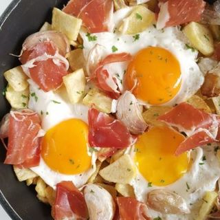 Huevos Rotos con Jamón de Teruel