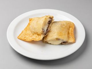Pastel de Picanha com queijo/ Empanadilla de Picaña con queso.