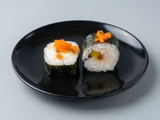 Futomaki Pez Mantequilla, Kanpyo, Takuan y Tobiko (10 Pzs.)