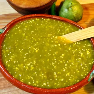 Tomatillo Y Aguacate