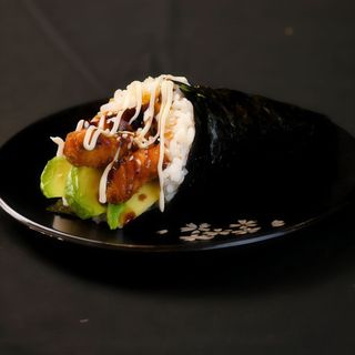 Temakis de pollastre arrebozada i alvocat