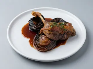 Confit de pato, salsa soja-miel
