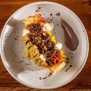 Causa de tataki de atún rojo