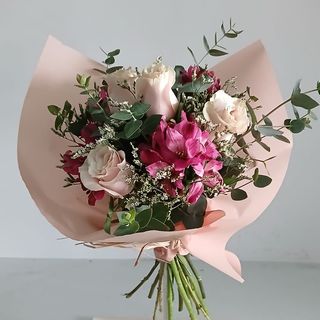 Rosas Rosas y alstroemeria rosa