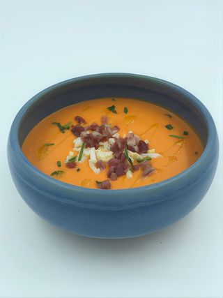 Salmorejo Con Huevo y Jamón