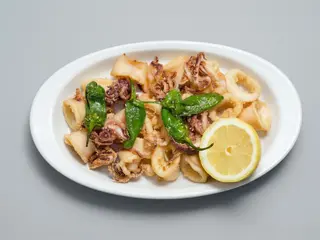 Chipirones Con Pimientos Del Padrón