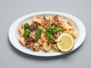 Chipirones Con Pimientos Del Padrón