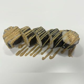 Maki de pollo con salsa de curry (5 uds.)