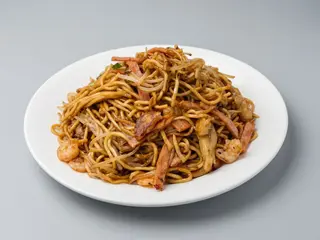 Tallarines Fritos Con Tres Delicias