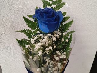 Rosa azul decorada