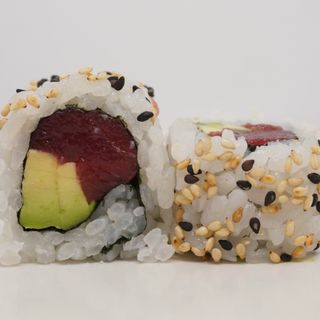 218A  Rollo De Atún Y Aguacate