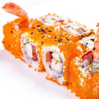 223A Rollo De Cangrejo En Tempura Con Tobiko