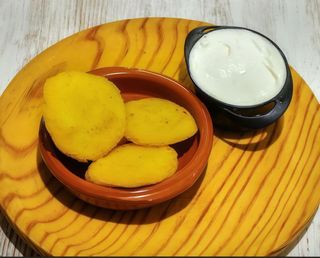 Arepitas Fritas Rellenas Con Queso (6 Uds.)