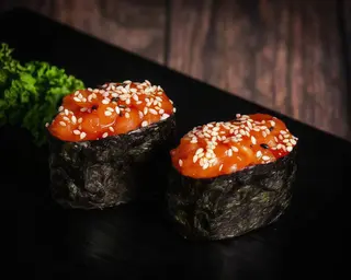 Gunkan Spicy Salmón (2 uds.)