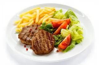 Hamburguesa, Patatas, Huevos y Ensalada