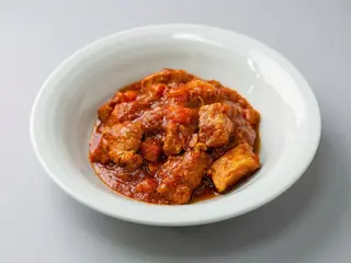 Carne con tomate 
