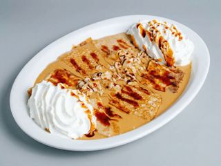 Crep de cajeta y nueces