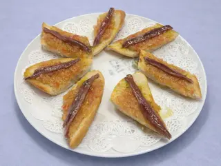 Anchoas del Cantábrico y Pan con Tomate