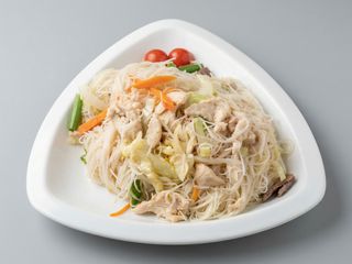 Fideos de Arroz con Tres Delicias