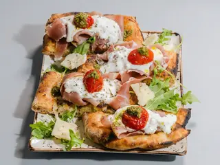 Focaccia al pesto