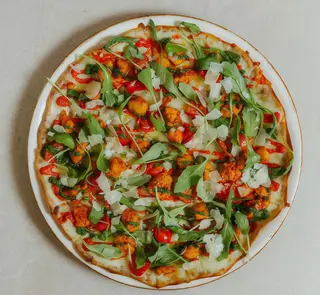 Pizza Mediterránea con pollo
