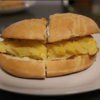 Mollete tortilla de patatas
