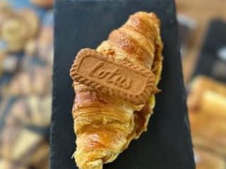 Croissant lotus