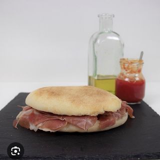 Mollete jamón serrano