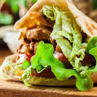 1 Kebab + 1 Dürüm + 1 Lahmacum + 2 Patatas + Pepsi 1 lt.